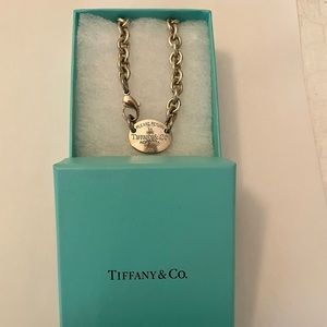Tiffany & Co. - Return to Tiffany Oval choker necklace.